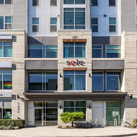 Corner Nest - Luxury Brand New Top Floor 2Bedroom Condo 킬로나 외부 사진