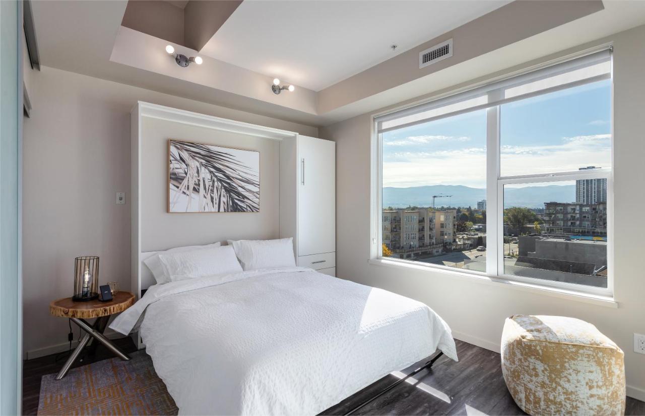 Corner Nest - Luxury Brand New Top Floor 2Bedroom Condo 킬로나 외부 사진