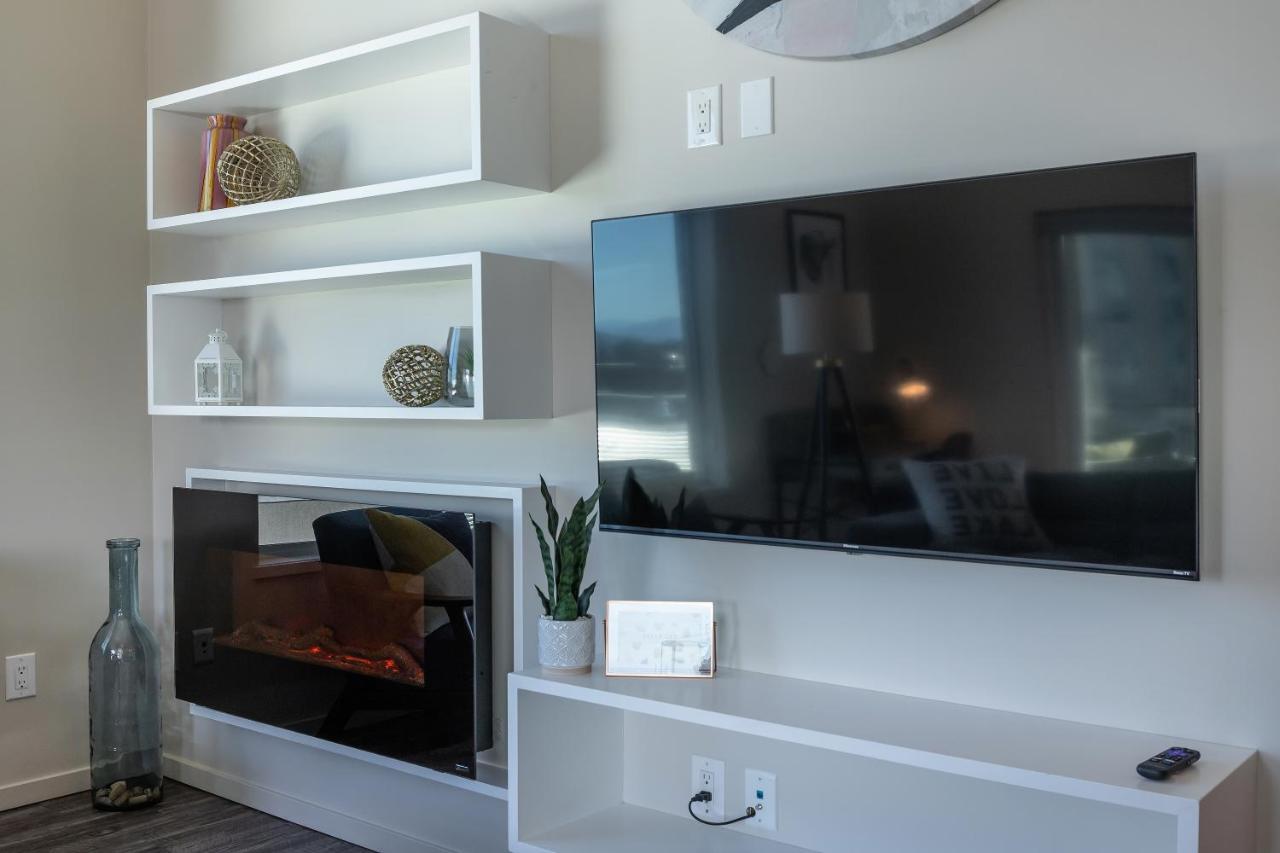 Corner Nest - Luxury Brand New Top Floor 2Bedroom Condo 킬로나 외부 사진