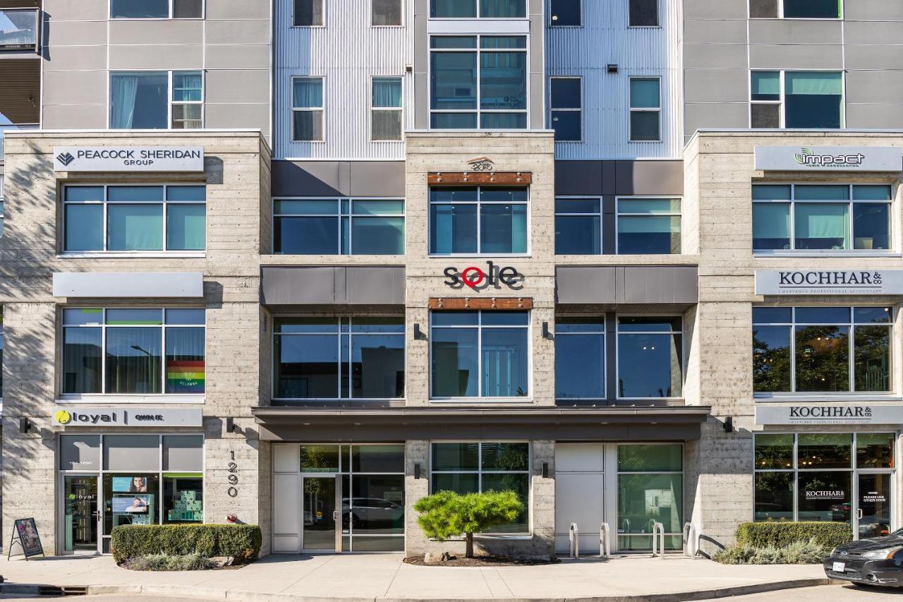 Corner Nest - Luxury Brand New Top Floor 2Bedroom Condo 킬로나 외부 사진