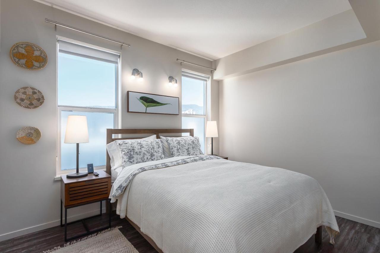 Corner Nest - Luxury Brand New Top Floor 2Bedroom Condo 킬로나 외부 사진