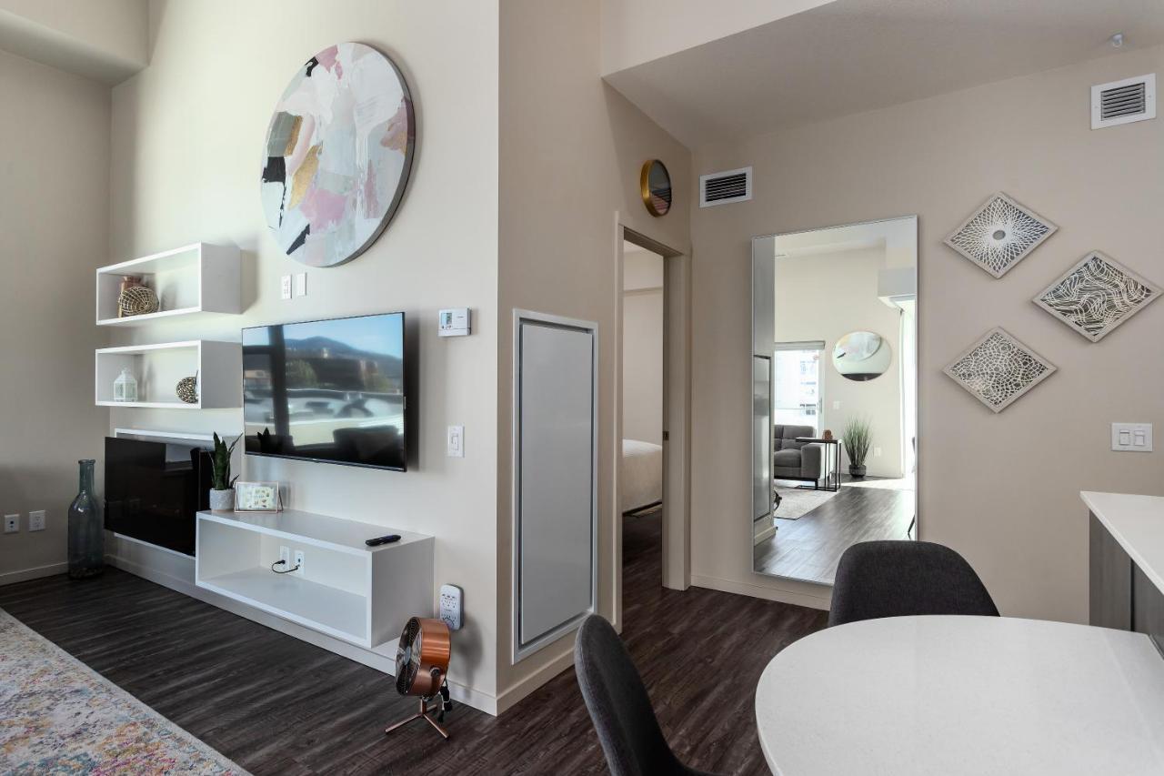 Corner Nest - Luxury Brand New Top Floor 2Bedroom Condo 킬로나 외부 사진