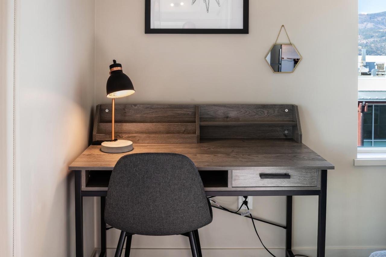 Corner Nest - Luxury Brand New Top Floor 2Bedroom Condo 킬로나 외부 사진